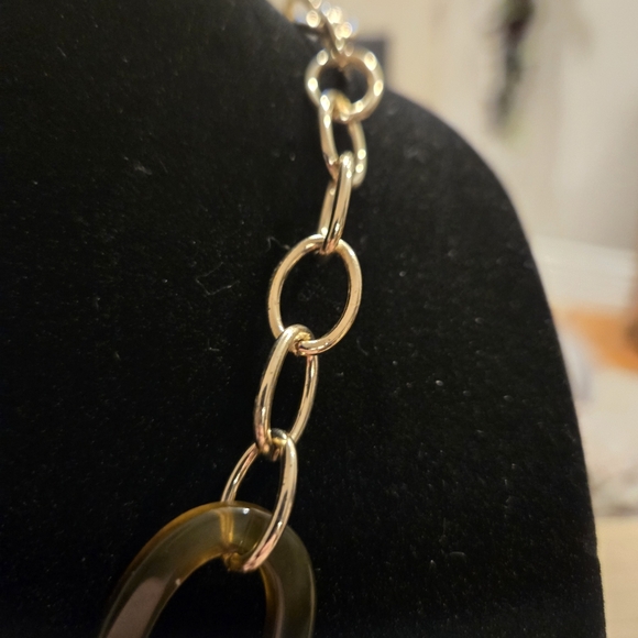 Elegant Multi-Color Pendant Necklace - Picture 5 of 5